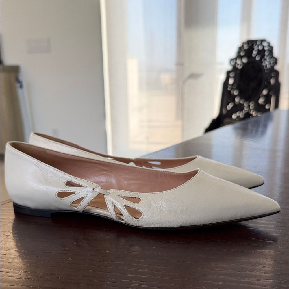 Chic Cream Women's Flats with Cutout Design